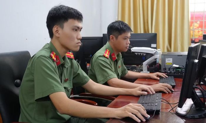Công an tỉnh Đồng Tháp vận hành có hiệu quả hệ thống trang thiết bị máy tính được đầu tư trang cấp.
