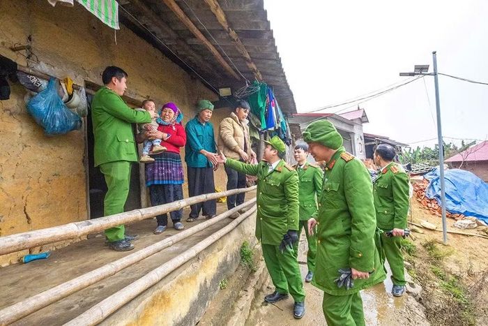 Những lời thăm hỏi, cảm ơn của nhân dân là động lực cho CBCS lực lượng Công an cơ sở tiếp tục bám dân, bám địa bàn, tận tuỵ vì nhân dân phục vụ.