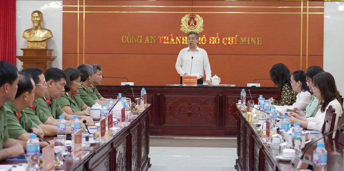 Đồng chí Nguyễn Phước Lộc phát biểu ý kiến tại buổi làm việc với Công an TP Hồ Chí Minh và các sở ngành.