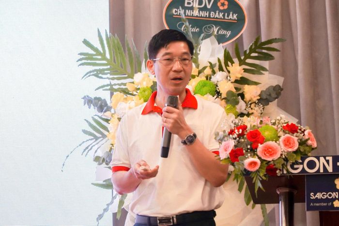PGS.TS Trần Ngọc Quế, Giám đốc Trung tâm Máu Quốc gia, Viện Huyết học – Truyền máu Trung ương, Phó trưởng Ban tổ chức Hành trình Đỏ báo cáo về kết quả của chương trình.
