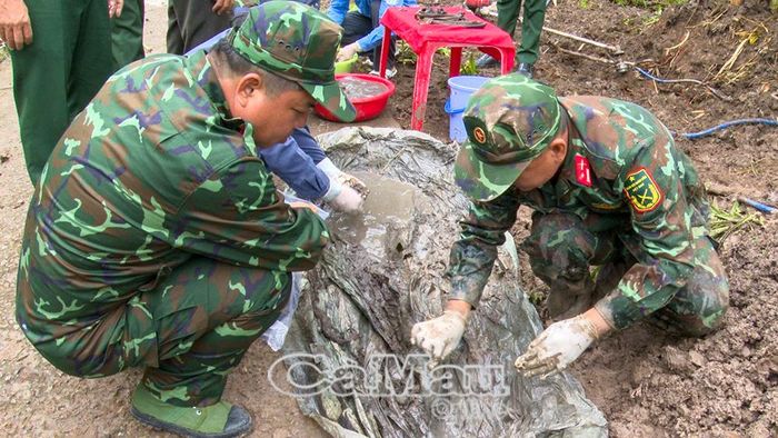 Trong quá trình thực hiện nhiệm vụ, lực lượng Đội K90 tiến hành từng bước thận trọng, tỉ mỉ.