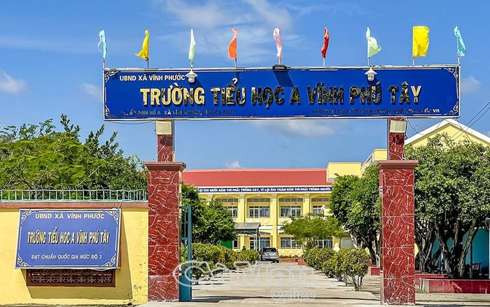 Trường Tiểu học A Vĩnh Phú Tây được đầu tư đồng bộ cơ sở vật chất sau khi tiếp nhận điểm Trường Tiểu học C Vĩnh Phú Tây, với tổng kinh phí sửa chữa, nâng cấp hơn 4 tỷ đồng.  