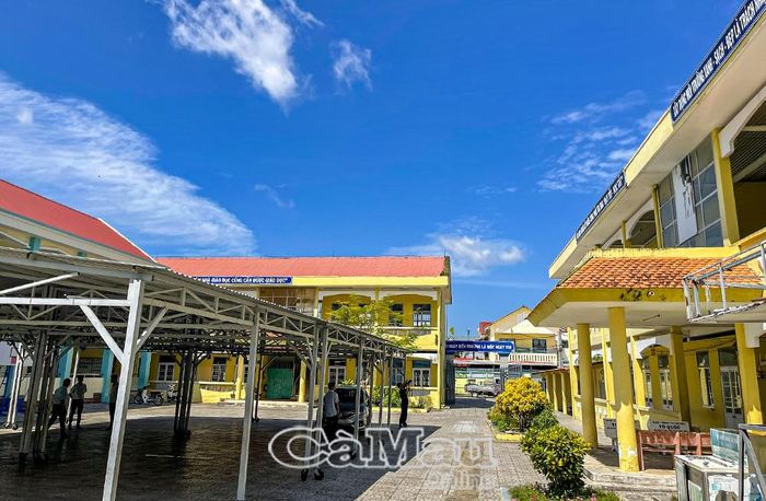 Trường Tiểu học B Phước Long khẩn trương hoàn thiện cơ sở vật chất, sẵn sàng vận hành theo mô hình mới sau sắp xếp.