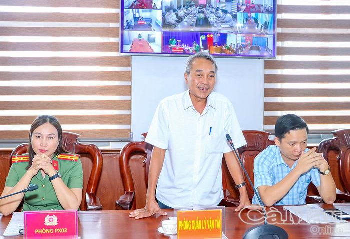 Đại diện Phòng Quản lý vận tải (Sở Xây dựng) trao đổi một số giải pháp nhằm nâng cao hiệu quả công tác phối hợp sát hạch, cấp GPLX.