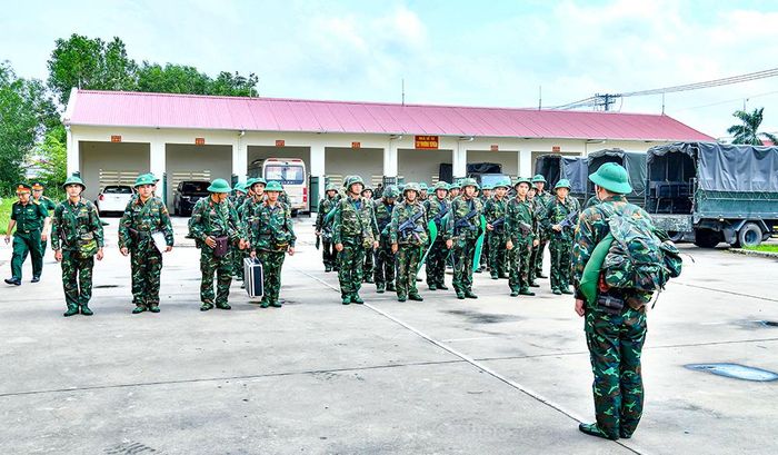 Đại uý Trần Trọng Nghĩa, Đại đội trưởng Đại đội Trinh sát cơ giới 1, Phòng Tham mưu, Bộ CHQS tỉnh, hạ đạt mệnh lệnh hành quân, cơ động lực lượng thực hiện nhiệm vụ.