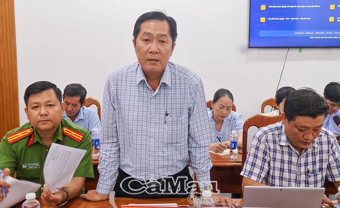 Ông Đàm Vũ Linh, Phó Trưởng phòng Kinh tế, Hạ tầng và Đô thị phường Hoà Thành,đóng góp ý kiến tại buổi làm việc,