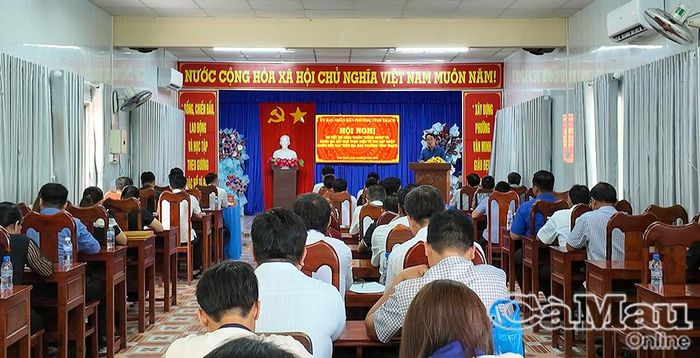 Đại biểu tham dự hội nghị sơ kết mô hình “Khóm thông minh”.
