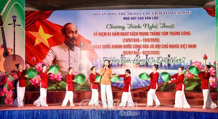 Các tiết mục ngợi ca vẻ đẹp quê hương Cà Mau và thể hiện khát vọng vươn lên của tuổi trẻ.