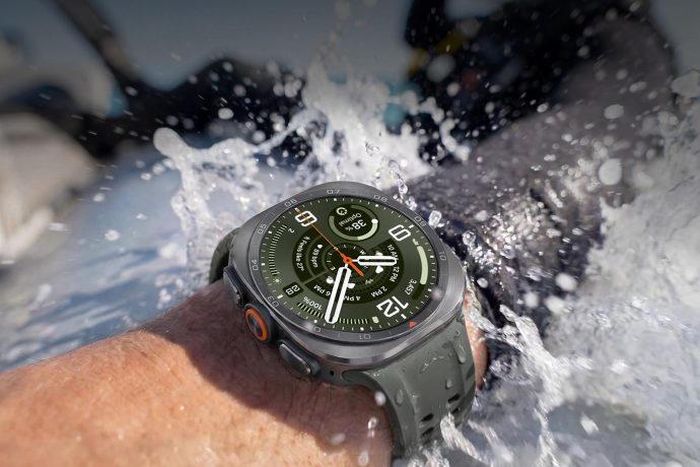 Galaxy Watch Ultra2 được thiết kế dành cho người dùng đề cao độ bền vững chắc cùng các tính năng theo dõi thể thao chuyên biệt. Ảnh: Samsung.