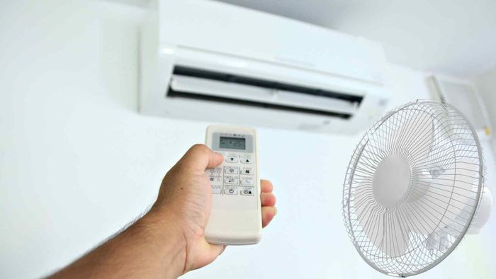 Không nên đóng kín mọi cửa khi bật điều hòa rồi ngủ liên tục cả đêm