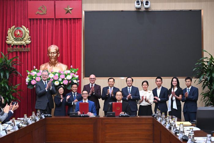  Các đại biểu chứng kiến Lễ ký Bản ghi nhớ hợp tác giữa Cục Đối ngoại, Bộ Công an Việt Nam và Tập đoàn Thermo Fisher Scientific, Hoa Kỳ.