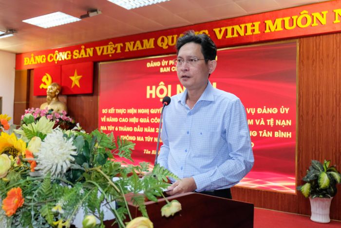 Ông Nguyễn Hoàng Long, Bí thư Đảng ủy phường, Trưởng Ban Chỉ đạo 26 phường Tân Bình phát biểu