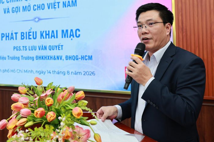 PGS.TS Lưu Văn Quyết, Phó Hiệu trưởng Trường Đại học Khoa học Xã hội và Nhân văn phát biểu khai mạc