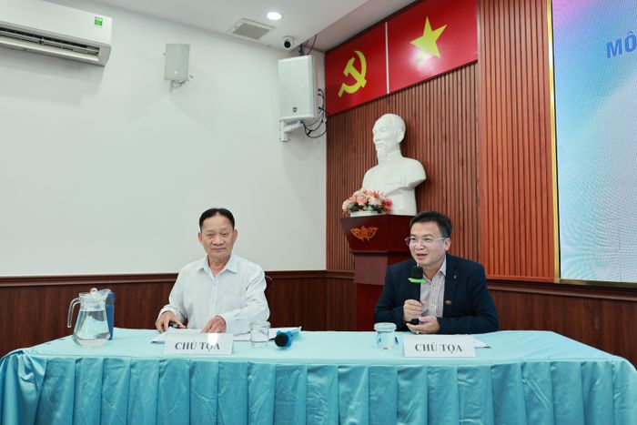 Chủ toạ hội thảo