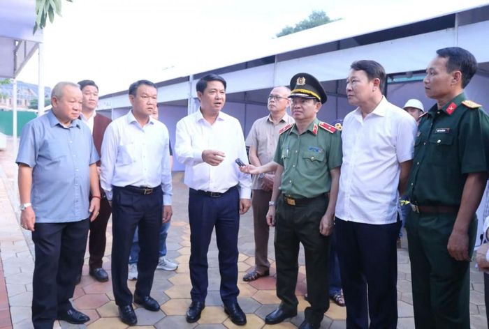  Ông Lương Nguyễn Minh Triết chỉ đạo bảo đảm an ninh, trật tự, an toàn giao thông và vệ sinh thực phẩm. 