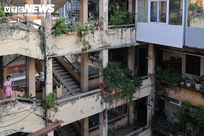 Theo phương án, khu tập thể mới sẽ gồm khối nhà cao 8 tầng phía ngoài, khối 21 tầng phía trong và 4 tầng hầm, với tổng mức đầu tư dự kiến hơn 376 tỷ đồng.