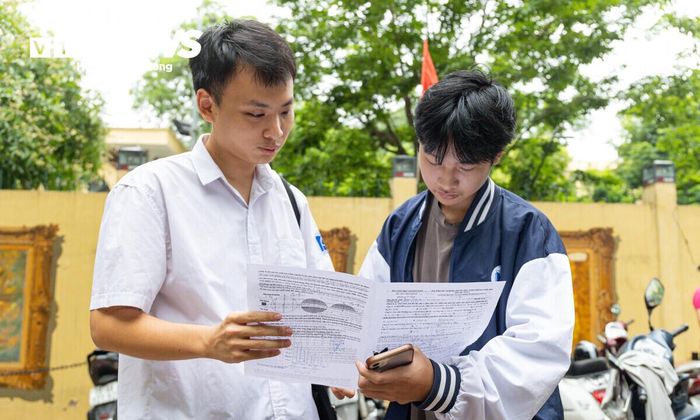 Điểm chuẩn cao khiến cuộc cạnh tranh vào đại học của các thí sinh thêm gay gắt. (Ảnh minh hoạ: Minh Đức)