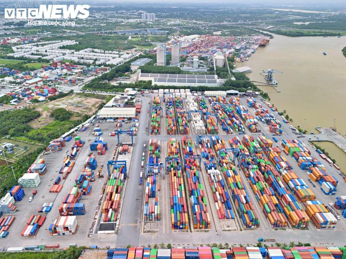 Khi xe container có hành lang vận tải riêng, năng lực khai thác cảng và hiệu quả vận chuyển hàng hóa được kỳ vọng cải thiện, đồng thời giảm thời gian và chi phí logistics. Các trục giao thông chính tại khu Đông cũng sẽ giảm áp lực từ xe tải nặng và xe container, tạo thêm dư địa cho phát triển đô thị, thương mại và dịch vụ dọc tuyến.