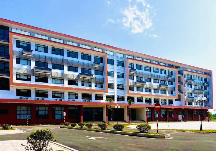 Đại học Quốc gia Hà Nội đang hoàn thiện những điều kiện cuối cùng về cơ sở vật chất, dịch vụ. Đây không chỉ là sự chuyển dịch về không gian đào tạo mà còn là bước phát triển quan trọng trong quá trình xây dựng mô hình đô thị đại học hiện đại, xanh, tiện ích và đồng bộ.