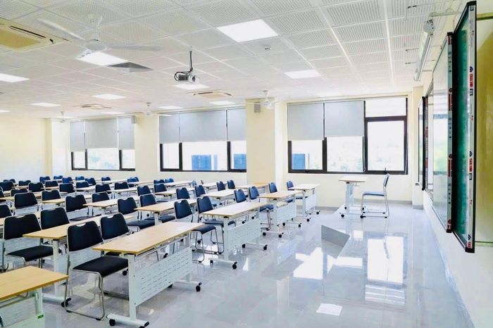 Tại các giảng đường, cơ sở vật chất được hoàn thiện theo hướng hiện đại, thuận tiện và đáp ứng quy mô đào tạo ngày càng tăng tại Hòa Lạc. 