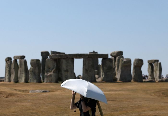 Tình trạng hạn hán và nắng nóng gay gắt tại Stonehenge, gần Amesbury, Anh. (Ảnh: Reuters)