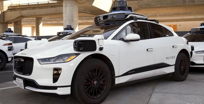 Robotaxi đang chuyển dịch từ thử nghiệm sang khai thác thương mại rộng rãi. Ảnh: Reuters