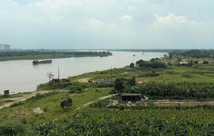 Việc quản lý tốt không gian ven sông sẽ bảo vệ không gian thoát lũ và tạo nền tảng để vùng đất bãi trở thành nguồn lực phát triển an toàn, bền vững. Ảnh: Đỗ Vân