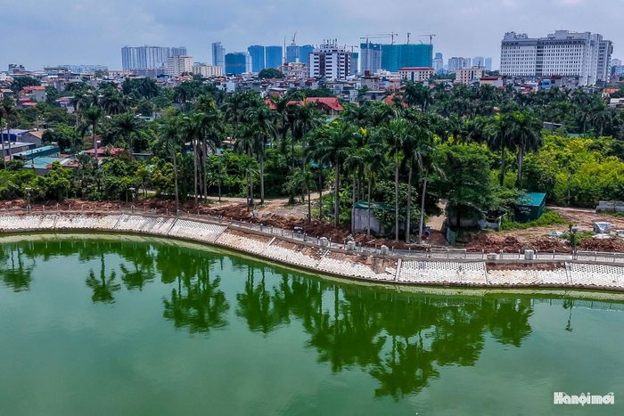 Dự án hồ điều hòa Thụy Phương 2 là công trình được UBND thành phố Hà Nội ban hành Lệnh xây dựng khẩn cấp tại Quyết định số 6077/QĐ-UBND ngày 7-12-2025, phê duyệt dự án đầu tư tại Quyết định số 362/QĐ-UBND ngày 26-1-2026, cho thấy yêu cầu cấp thiết trong việc bổ sung năng lực tiêu thoát nước trước diễn biến ngày càng phức tạp của thời tiết cực đoan.