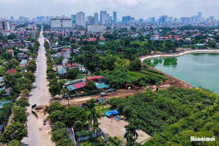 Đáng chú ý, hồ nằm trong khu vực có tốc độ đô thị hóa nhanh, nhiều khu dân cư và công trình cao tầng đang hình thành. Vì vậy, việc bổ sung một hồ điều hòa dung tích lớn có ý nghĩa quan trọng trong việc tăng khả năng trữ nước tại chỗ, hạn chế tình trạng nước dồn nhanh vào hệ thống cống khi xuất hiện mưa lớn.