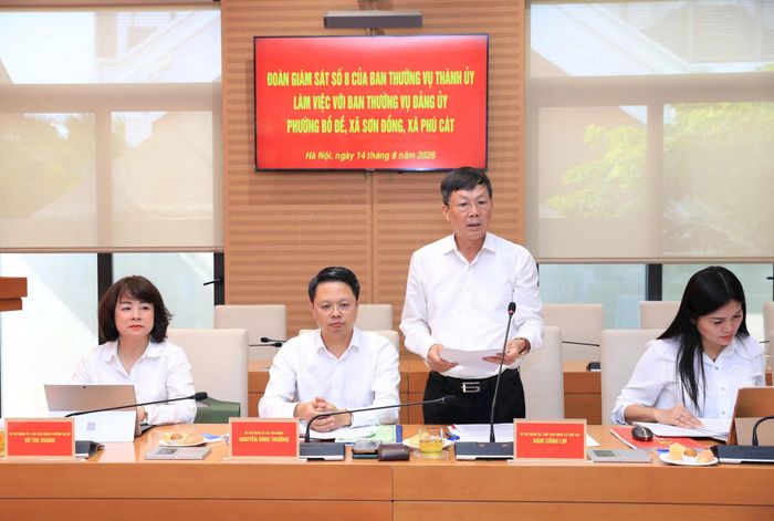 Bí thư Đảng ủy, Chủ tịch HĐND xã Phú Cát Đàm Công Lợi báo cáo tại buổi giám sát. Ảnh: MH