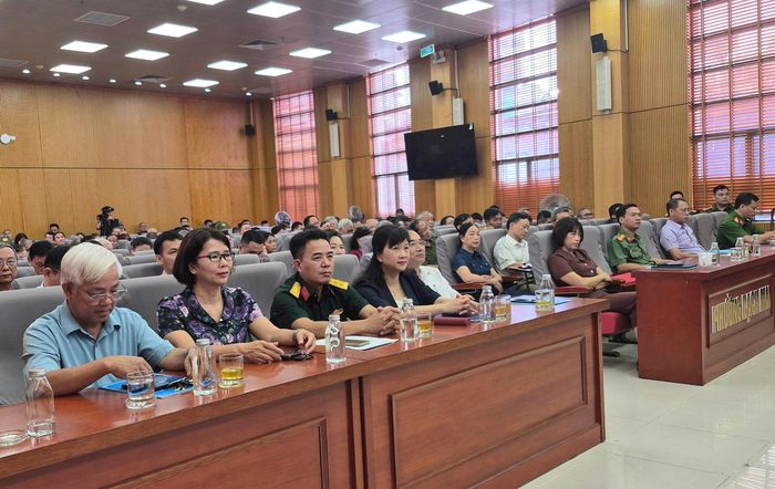 Các đại biểu, cán bộ, nhân dân phường Bạch Mai dự chương trình. Ảnh: PV