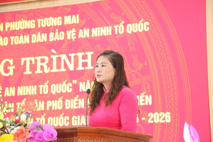 Chủ tịch UBND phường Tương Mai Đào Thị Thu Hằng: Phong trào toàn dân bảo vệ an ninh Tổ quốc trên địa bàn phường ngày càng đi vào chiều sâu. Ảnh: Hà Thanh