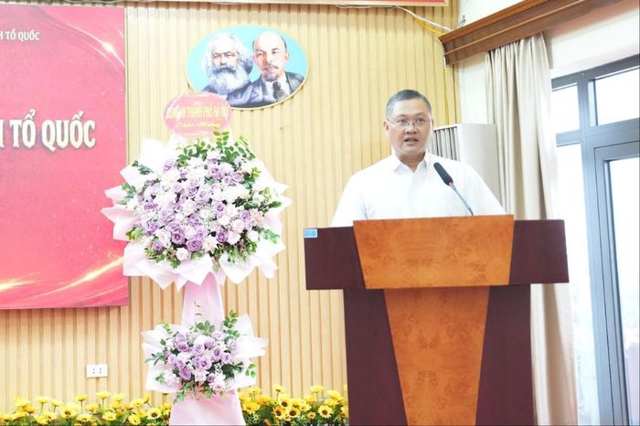 Bí thư Đảng ủy phường Văn Miếu - Quốc Tử Giám Vũ Xuân Hùng phát biểu tại chương trình. Ảnh: An Quyên
