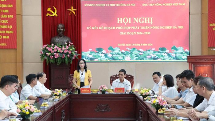 GS.TS Nguyễn Thị Lan, Giám đốc Học viện Nông nghiệp Việt Nam trao đổi tại hội nghị. Ảnh: Mai Khôi