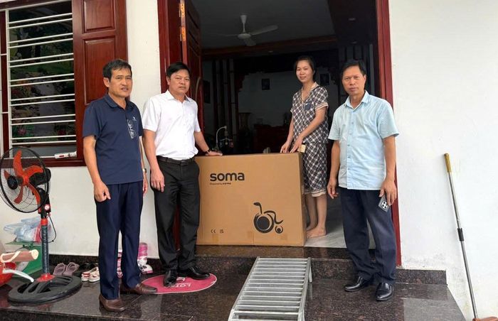 Xã Phúc Thịnh thường xuyên tặng quà cho các đối tượng chính sách, khó khăn trên địa bàn. Ảnh: Thanh Hà