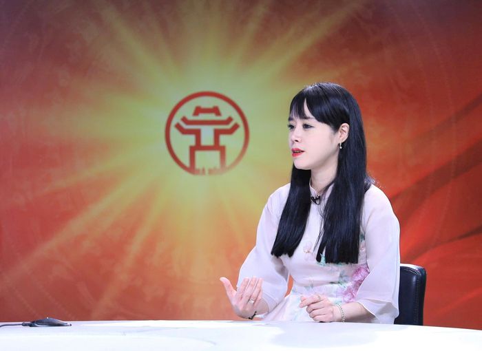 Bà Nguyễn Lan Phương, Hiệu trưởng Trường THCS Nguyễn Phong Sắc (phường Bạch Mai) trao đổi tại Chương trình. Ảnh: Quang Thái