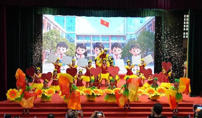 Tiết mục văn nghệ đặc sắc tại buổi lễ. Ảnh: P.V