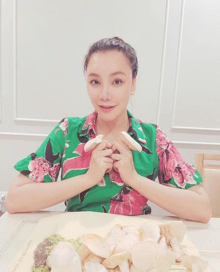 Mục đích ban đầu của Hồ Quỳnh Hương là ủng hộ Hiệp hội Bảo vệ Động vật châu Á (PETA). Sau một thời gian tham gia, cô nhận ra đây là phương pháp góp phần giữ gìn vóc dáng hiệu quả nhất. Bởi ăn chay là ăn thức ăn thuần tự nhiên, cắt bỏ trong thực đơn hoàn toàn những thức ăn có nguồn gốc từ động vật, thịt động vật. Tuy nhiên, việc ăn chay trường không phải ai cũng có thể thực hành được.