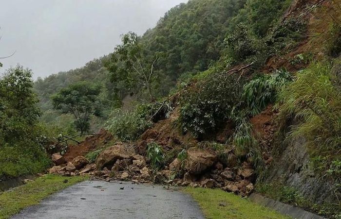 Cảnh báo lũ quét, sạt lở đất ở nhiều tỉnh thành do mưa dông. Ảnh: Ngọc Hà