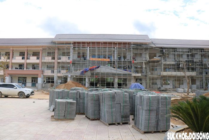 Các lực lượng đang tranh thủ từng ngày, từng giờ để hoàn thiện các hạng mục còn lại. Ảnh: H.Dũng.