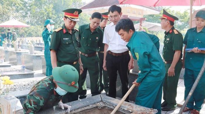 TP Huế hoàn thành lấy mẫu hài cốt tại 42 Nghĩa trang liệt sĩ. Ảnh: Lê Sáu