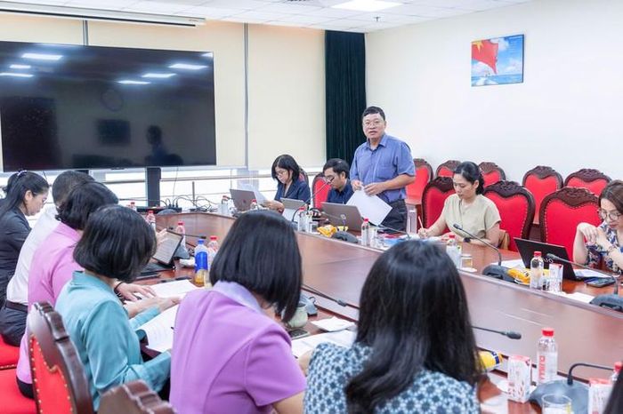 Phó Cục trưởng Cục Việc làm Bùi Đức Nhưỡng báo cáo tại cuộc họp. Ảnh: Media Quốc hội