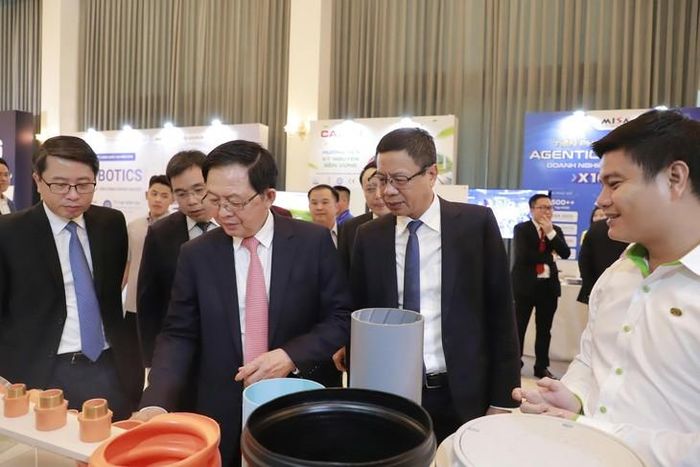 Phó Thủ tướng Hồ Quốc Dũng và các đại biểu tham dự Diễn đàn Năng suất Chất lượng Quốc gia.