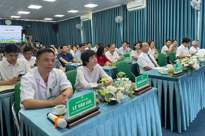 Tại hội nghị, các đại biểu cũng được cập nhật một số tiến bộ trong chẩn đoán, điều trị bệnh lý về mắt. Ảnh: TD