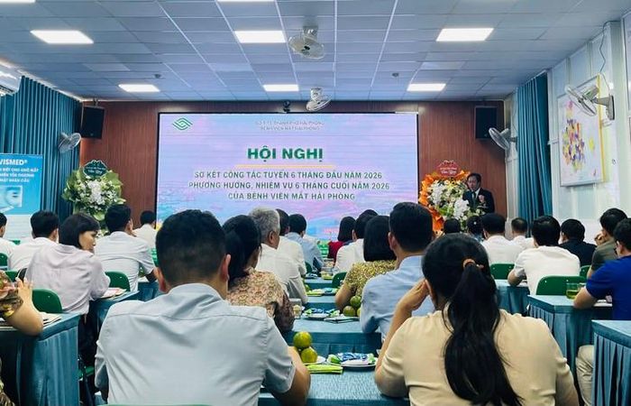 Quang cảnh Hội nghị sơ kết công tác tuyến 6 tháng đầu năm 2026 và triển khai phương hướng, nhiệm vụ 6 tháng cuối năm tại Bệnh viện Mắt Hải Phòng. Ảnh: Thùy Dung