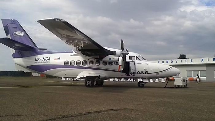 Máy bay này được thiết kế hoàn toàn bởi Công ty Công nghiệp Hàng không Kunovice, và có 617 doanh nghiệp Séc tham gia vào quá trình sản xuất.