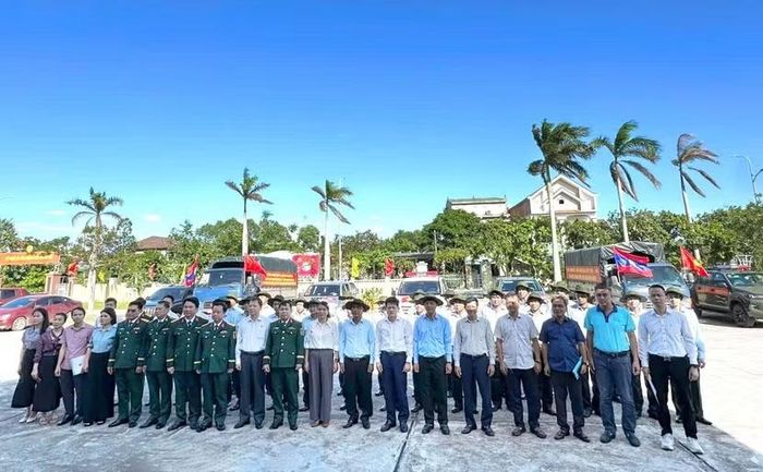 Các đại biểu tham dự Lễ xuất quân, giao nhiệm vụ tìm kiếm, quy tập hài cốt liệt sĩ hy sinh tại Lào, mùa khô 2026 - 2027.
