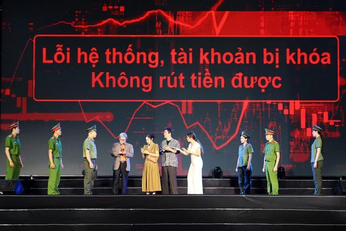 Phân cảnh sự có mặt kịp thời của lực lượng Công an tiếp tục khắc họa hình ảnh người chiến sĩ luôn vì nhân dân phục vụ, vì bình yên cuộc sống