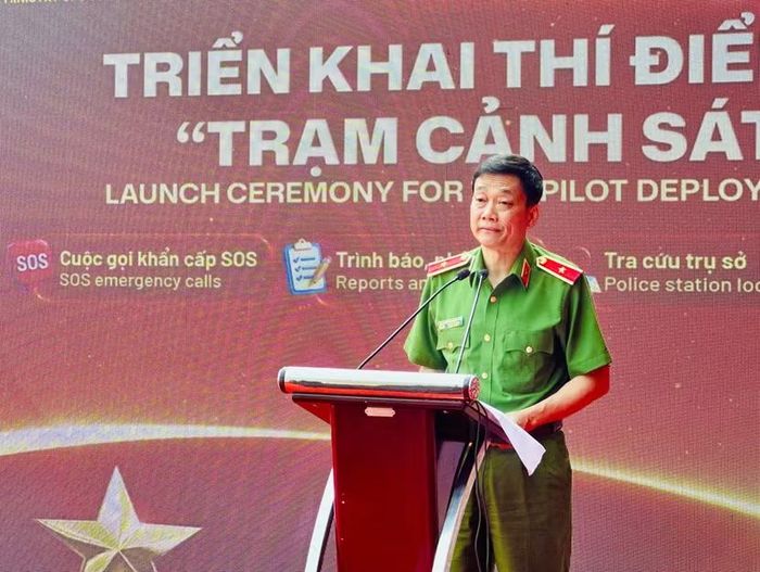 Thiếu tướng Nguyễn Mạnh Hùng, Phó Cục trưởng Cục Cảnh sát Quản lý hành chính về trật tự xã hội phát biểu tại buổi lễ