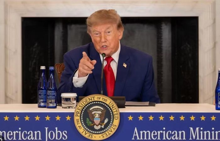 Chủ nhân Nhà Trắng đồng thời khẳng định Mỹ không tìm cách loại bỏ Iran, nhưng Washington sẽ đáp trả gấp 100 lần nếu Tehran tấn công.
